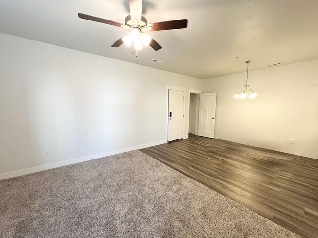3372 W 1910 N
