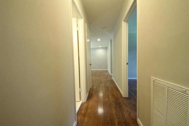 Photo - 4736 Monmouth Dr