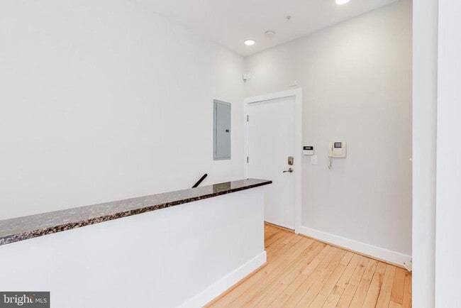 Building Photo - 500 M St NW Unit 3