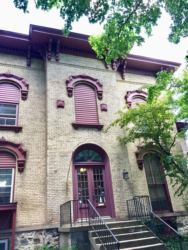 Building Photo - 1519-19 College Ave NE Unit 15 College Ave NE - 1