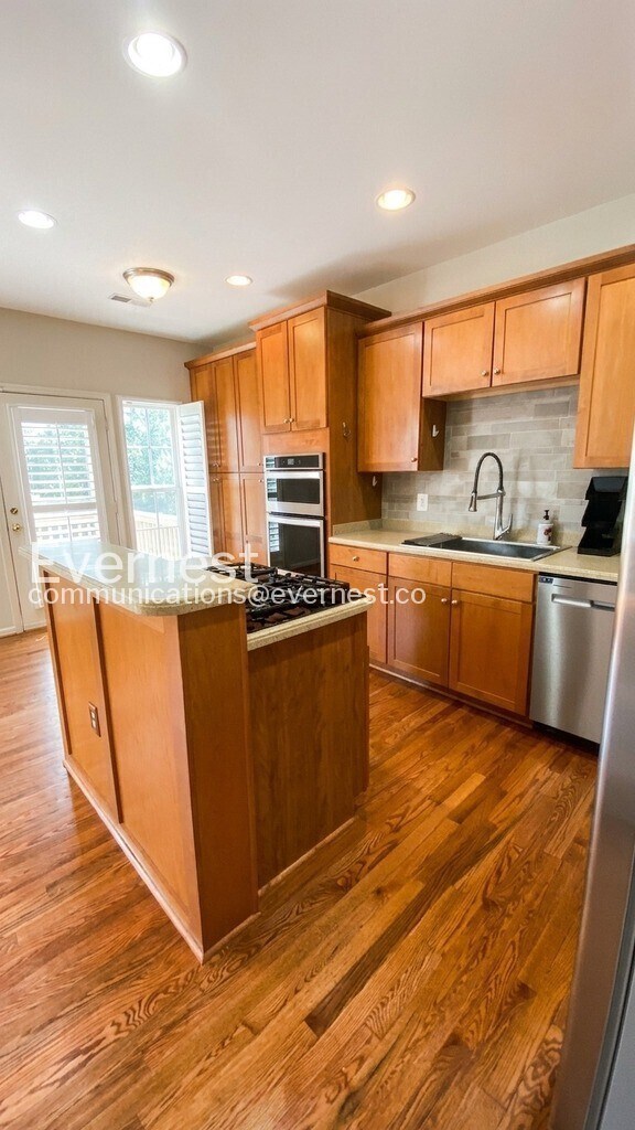 Photo - 1302 Wilcox Ave