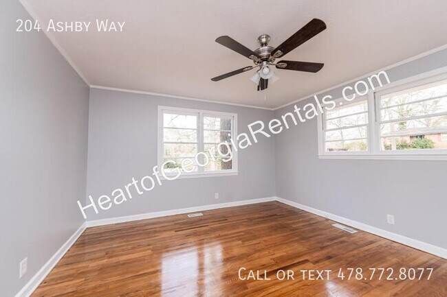 Photo - 204 Ashby Way