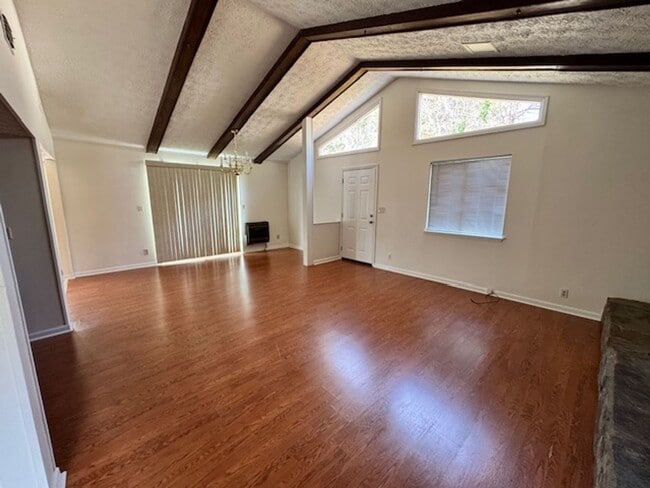 Photo - 105 N Lake Dr