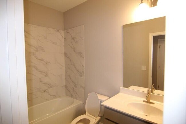 Photo - 132 Boxcar Wy SE