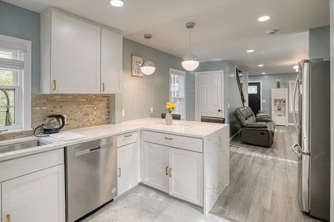 Kitchen Island - 39 Quarry St