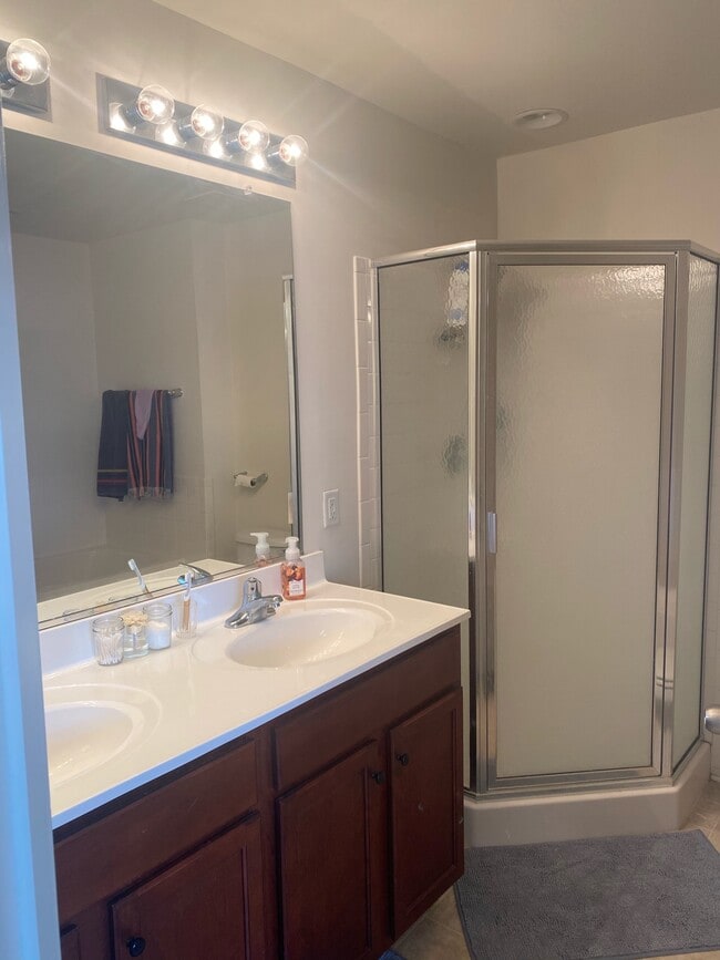 Photo - 218 Monticello Square