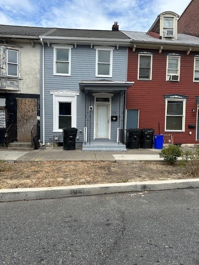 Building Photo - 1248 Derry St Rental