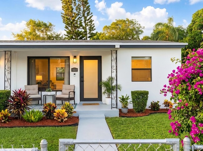 Building Photo - 664 W 2nd St