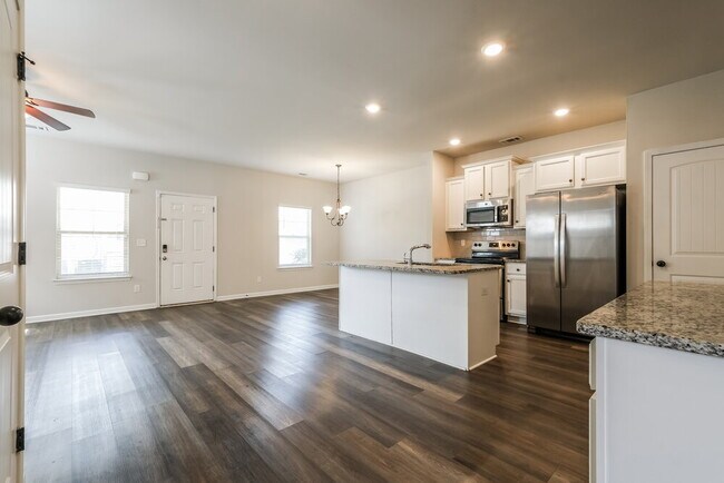 Photo - 140 Magnaview Dr