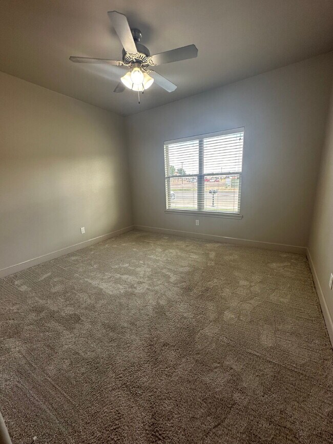 Photo - Spacious 3/2/2 Unit A