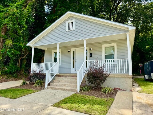 Photo - 411 W 3rd St