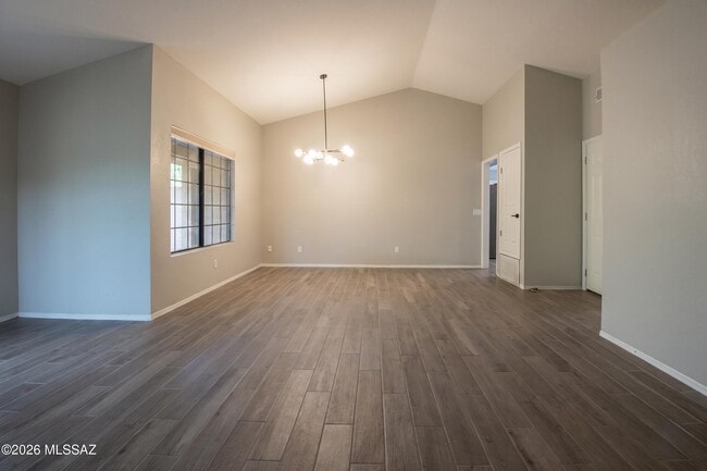 Photo - 321 E Fieldcrest Ln