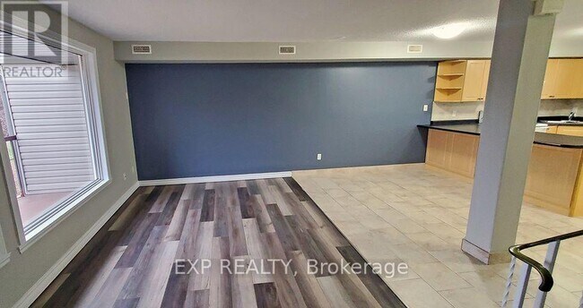 Photo - 246 Lakeshore Rd
