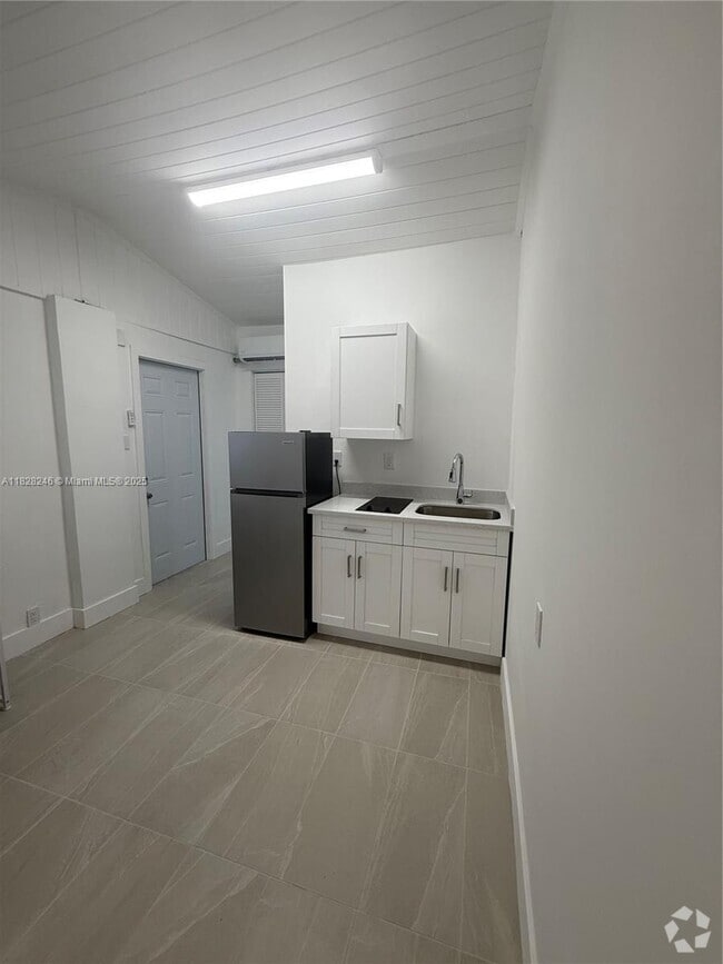 Building Photo - 6765 SW 34th St Unit 1 Rental