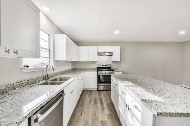 Photo - 305 Red Haven Dr