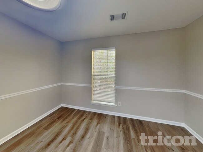 Photo - 10587 Village Trail House