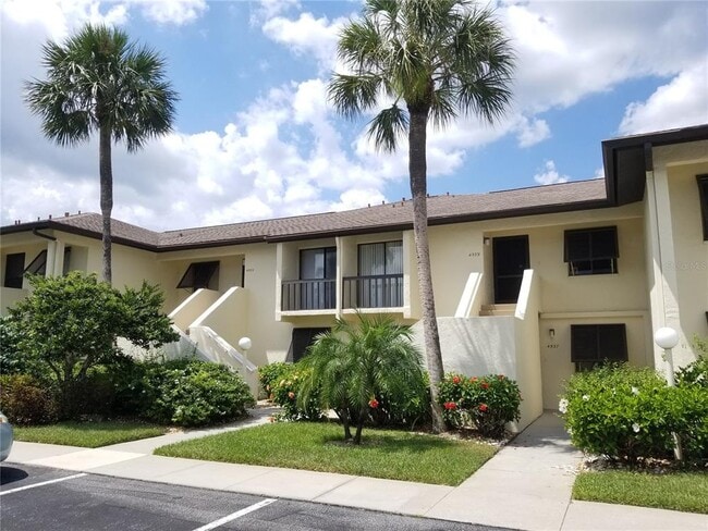 Building Photo - 4535 Longwater Chase Unit 18