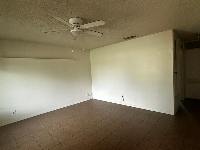 Photo - 900 Sahara Ave