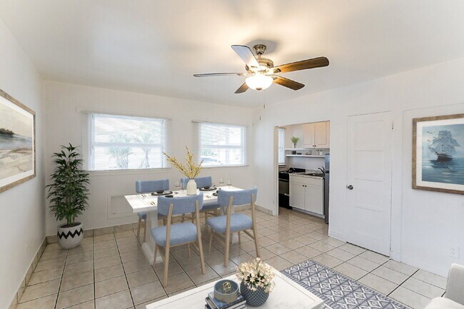 Building Photo - Newly renovated studio apartment in Hollywood, Florida Unit J