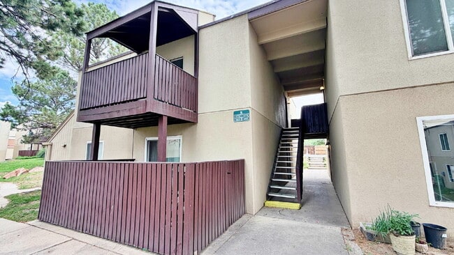 Building Photo - TOTALLY REFURBISHED 2 Bed 2 Bath Condo in Woodstream Falls. NEW Paint NEW Carpet & Flooring. Spac... Unit #R278