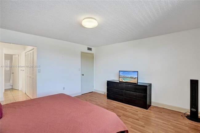 Photo - 17800 Atlantic Blvd Unit 301