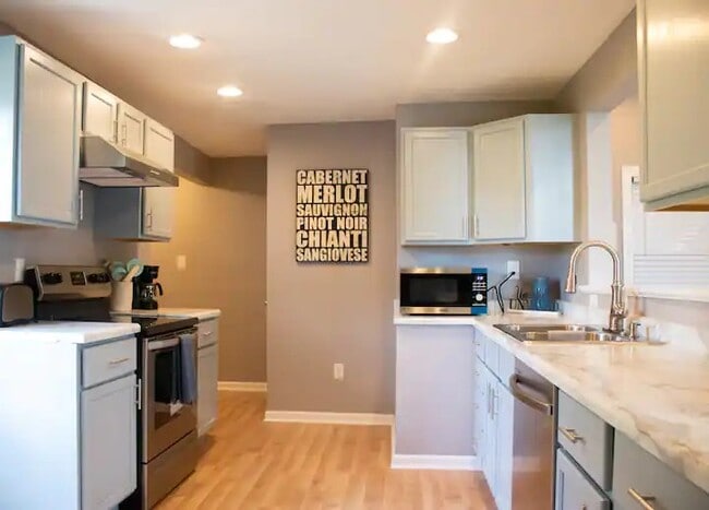 Photo - 621 W 10th St