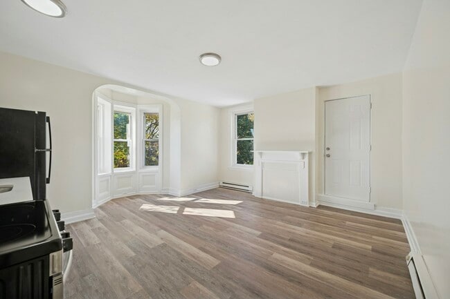 Photo - 109 W Queen Ln Unit 111 - 3R