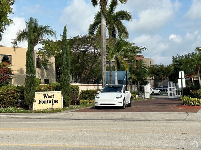 Building Photo - 10229 NW 9th St Cir Unit 114-2 Rental