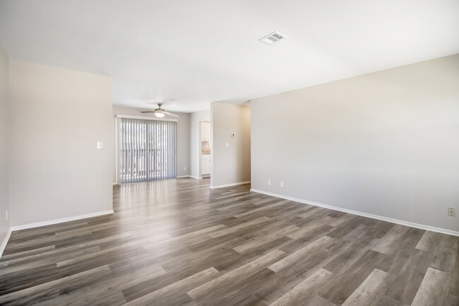 Building Photo - 1344 Camden Way Unit D