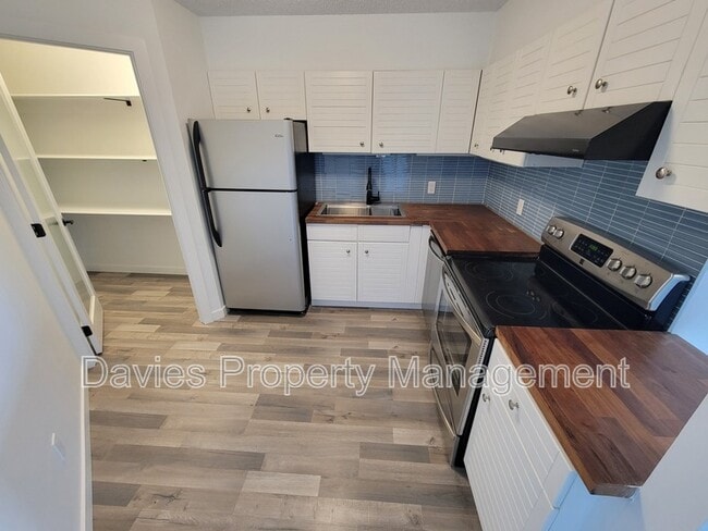 Photo - 10149 Saskatchewan Dr NW Unit #401