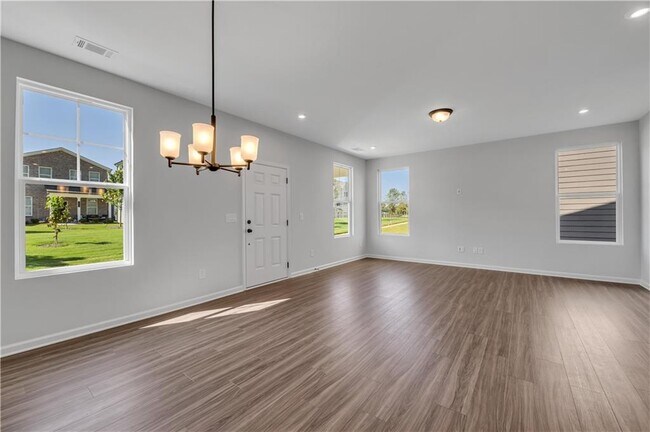 Photo - 869 York Aly