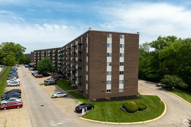 Photo - College Towers