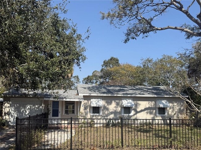 Building Photo - 3213 W Hartnett Ave