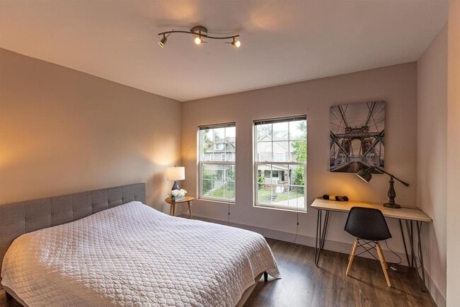 Photo - 2418 Indianola Ave