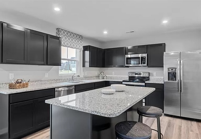 Photo - 2570 Haskell Dr