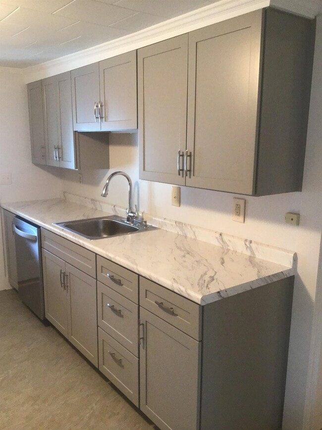 Building Photo - 132 Pine St