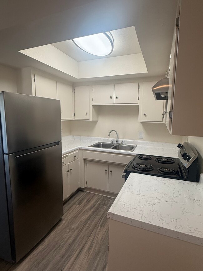 Photo - Regency & Lexington