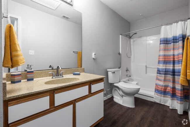 1BR, 1BA - 711SF - Bathroom - La Vista