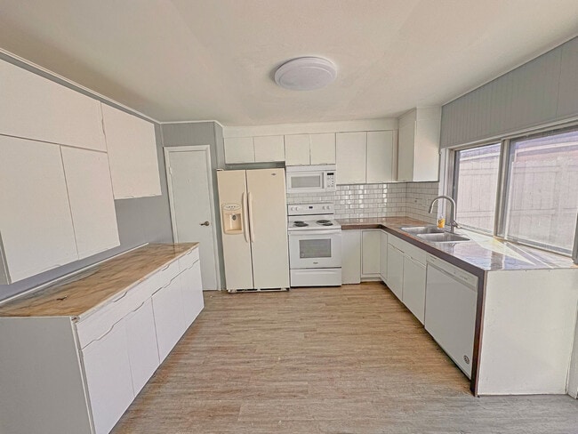 Photo - 5573 Court F