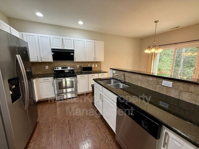 Photo - 450 Jerome Rd