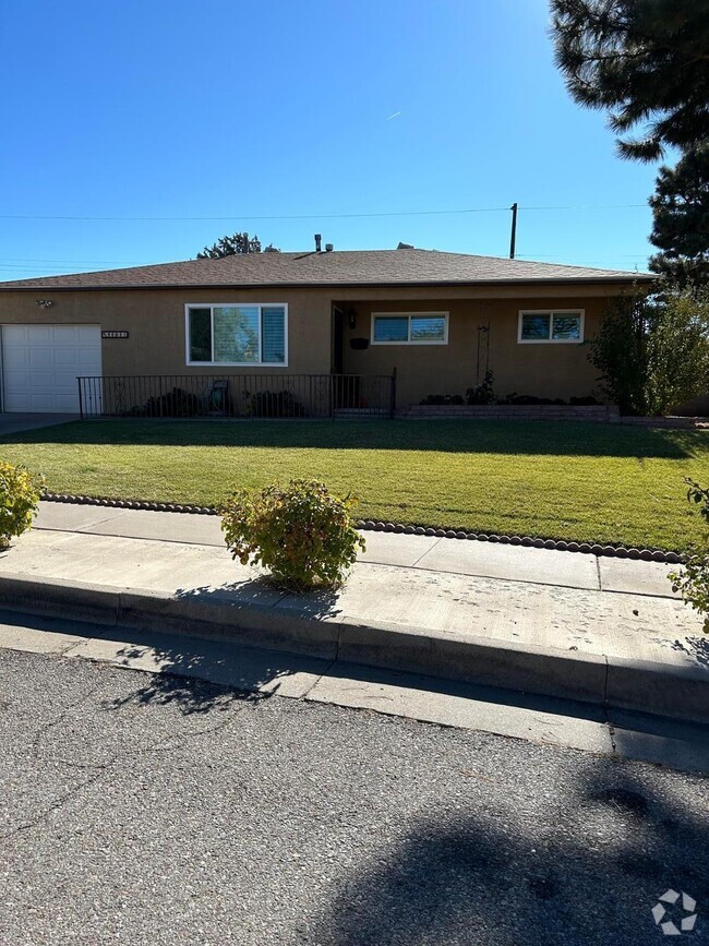 Building Photo - 9808 Arvilla Ave NE Rental