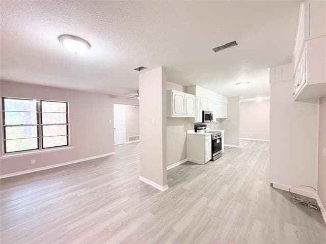 Building Photo - 1228 Oak Dr