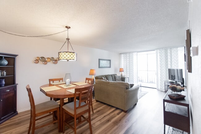 Photo - 1000 Cove Cay Dr