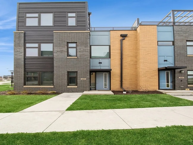Building Photo - Luxurious 3-Bedroom, 2-Bathroom Townhouse ...