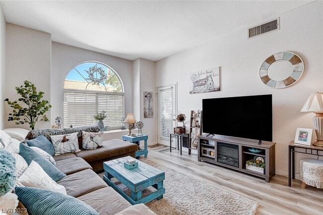 Living Room - 3125 N Buffalo Dr Unit 2123