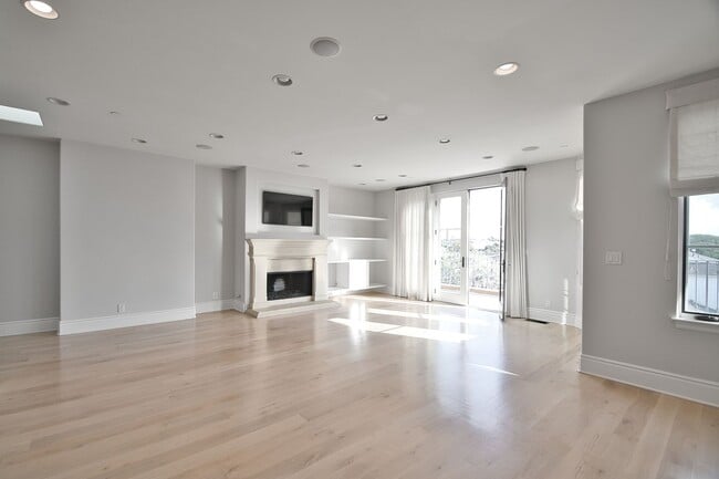 Photo - 3 Bed 3.5 Bath Town Home For Lease - Walk to Beach