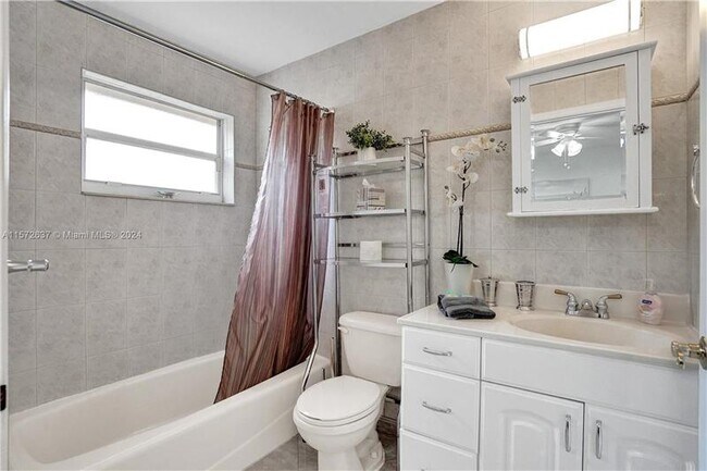 Photo - 1419 Wiley St