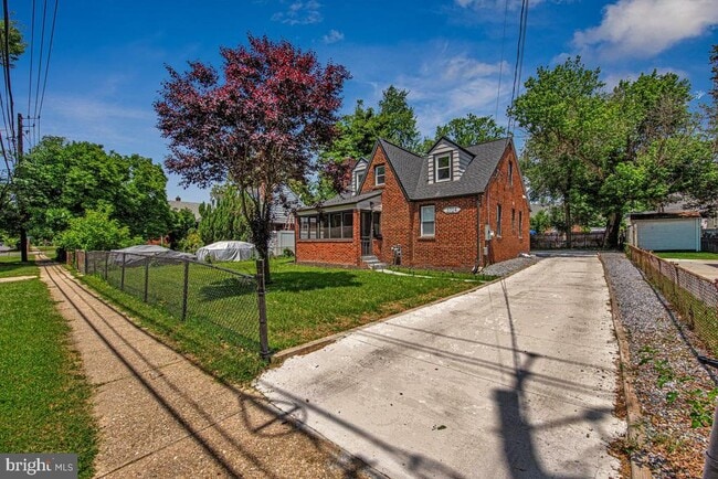 Photo - 3704 Hamilton St