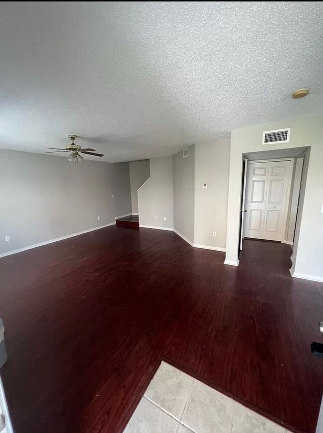 3bed / 2.5 bath townhome in gated community Townhome Rental in