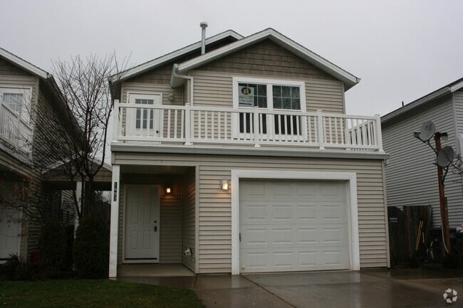 Building Photo - 3 bedroom 2.5 bath home